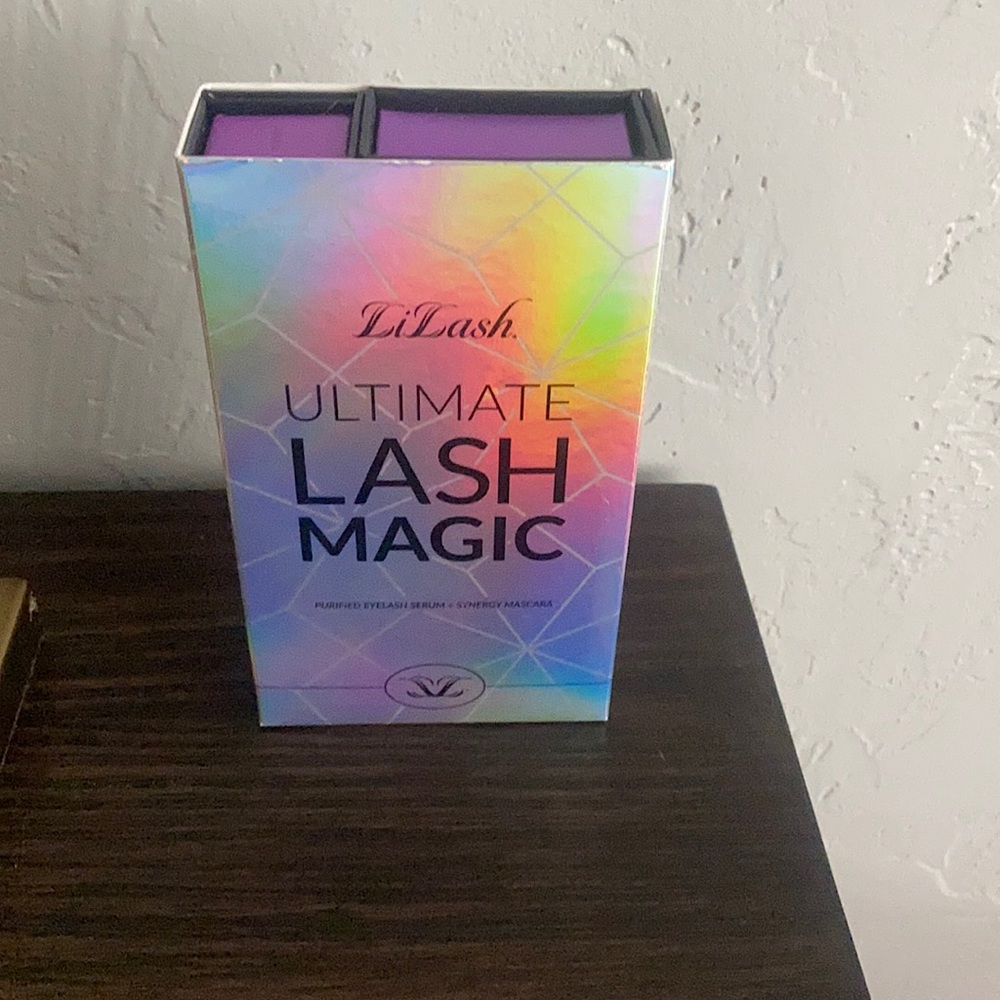 Set includes:LiLash
Eyelash Serum & mascara